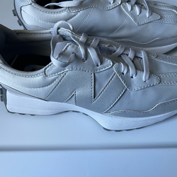 New Balance 327 sneakers EUC NWOB metallic silver - Picture 3 of 6